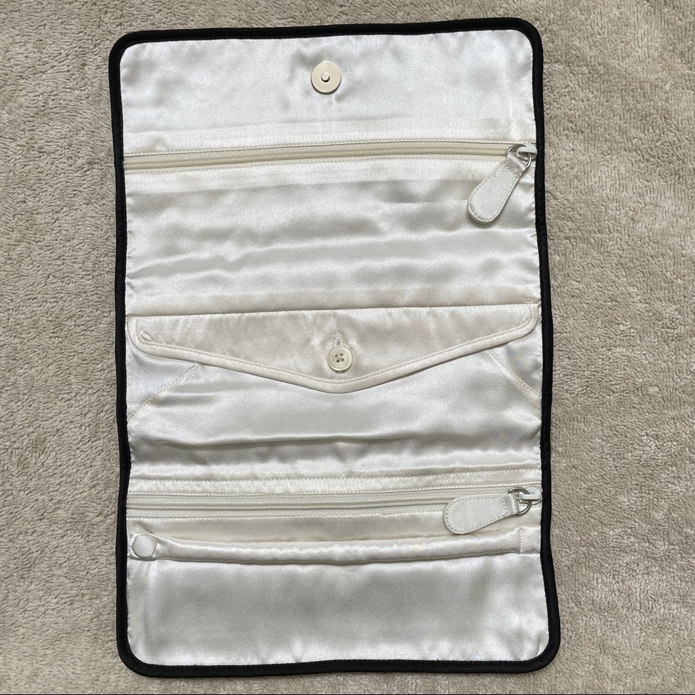 banana republic velvet travel jewelry organizer